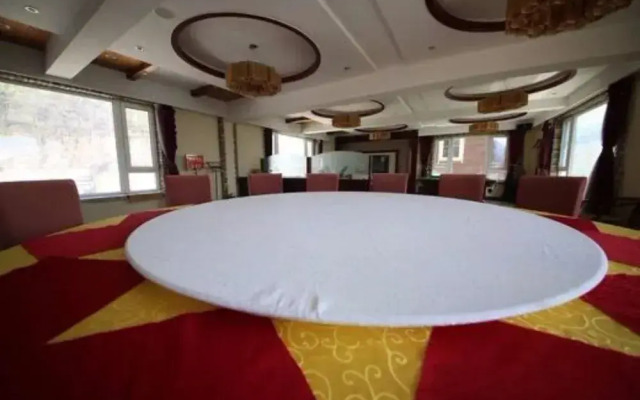 Yanwoling Garden Hotel