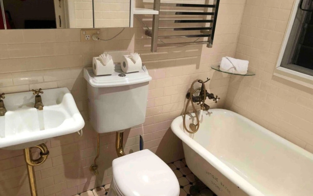 Cosy Erko 2 Bedroom Home on Edge of Sydney City Centre