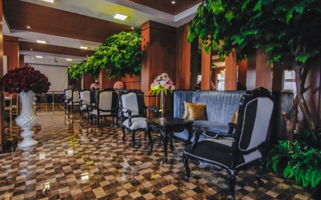 Petit Boutique Hotel