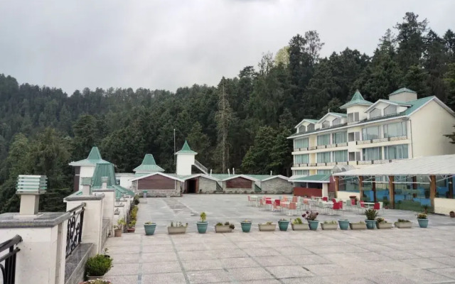 Goroomgo Hill Top Courtyard Shimla