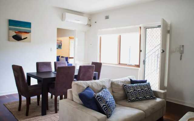 Cottesloe Beach Villa With Large Courtyard Sleeps 4