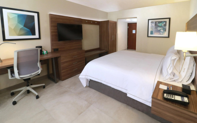 Holiday Inn Express Guadalajara Aeropuerto by IHG