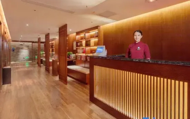 Jingyu Hotel (Zhongyuan Wanda Ersha Metro Station)