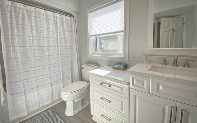 Aqua Vista by Sea Scape Properties