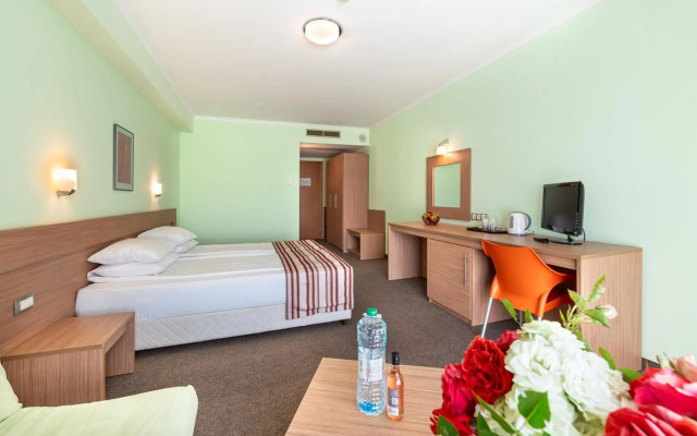 Jeravi Hotel