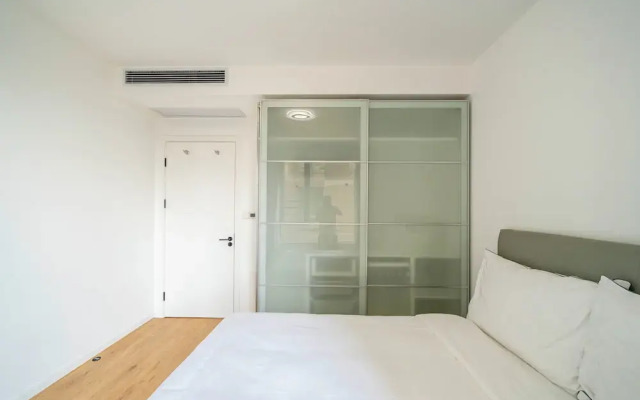 Tyms Spacious 4BR 2BA Apt Xujiahui
