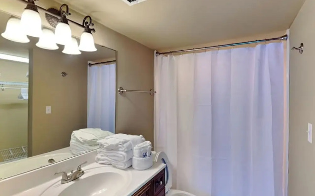 Sabine Yacht & Racquet #8D