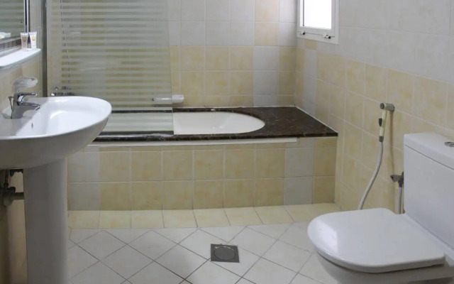 OYO 137 Clifton International Hotel