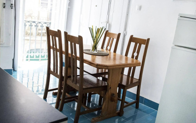 Locals Hostel & Suites