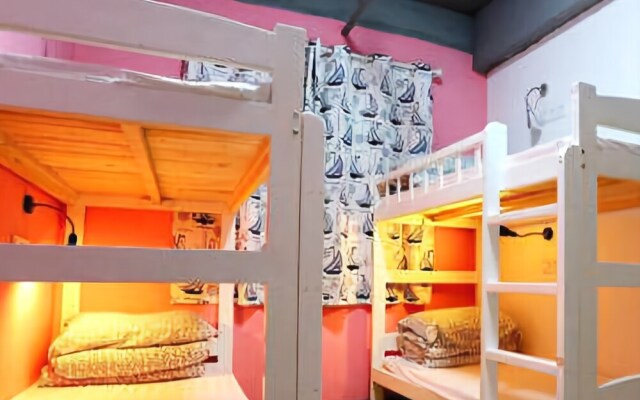 Time Machine International Youth Hostel