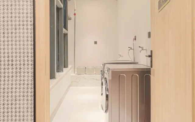 Trip.com Hotel (Jiukeshu Subway Station)