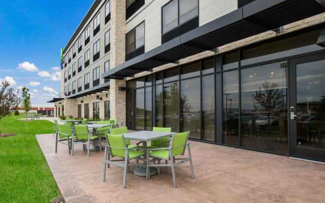 Holiday Inn Express & Suites Racine by IHG