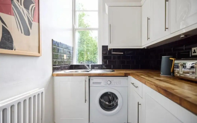 The Putney Classic - Trendy 2bdr Flat