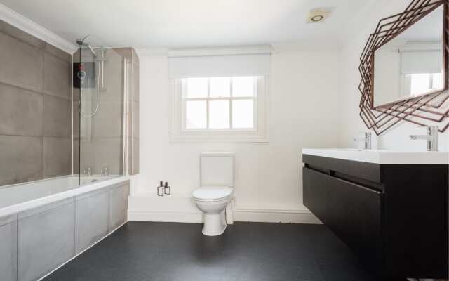 The Historic Gem - Sleek & Central 3BDR Maisonette