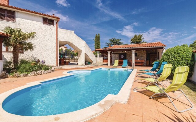 Amazing Apartment in Banjole With 1 Bedrooms, Wifi and Outdoor Swimming Pool
