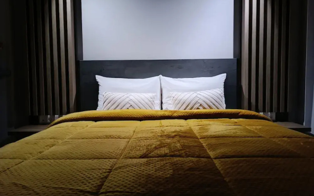 Elizabeth Queen Luxury Rooms