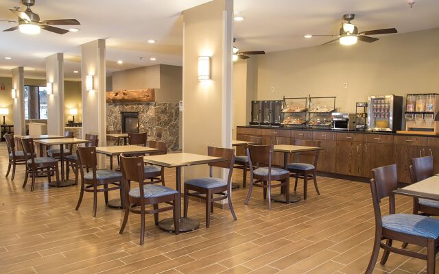 The Pine Lodge on Whitefish River