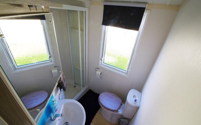 Lovely 2-bed Static Caravan in Rhyl