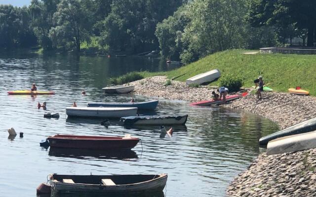 Bluelake Inn - Ostello