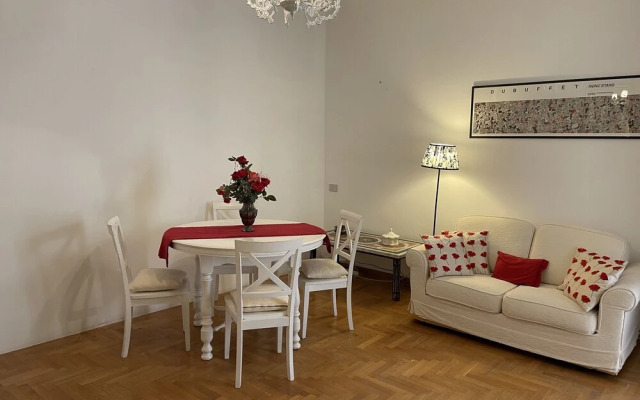 Elegant Apt-typical Roman Palazzina Pz Alessandria