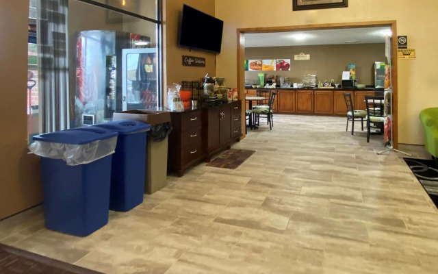 AmericInn by Wyndham Reedsburg