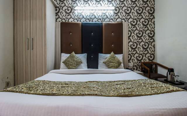 OYO 24801 Hotel Star Palace