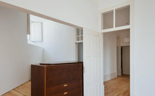 Rua Tenente Campos Rego, Ground Floor