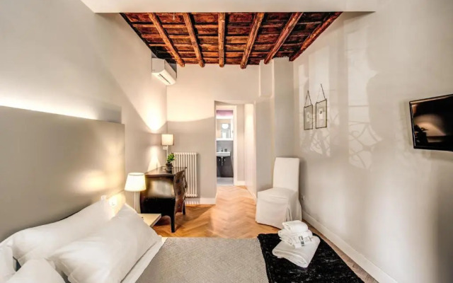 Trevi Fountain Superior 3 bdr apartment