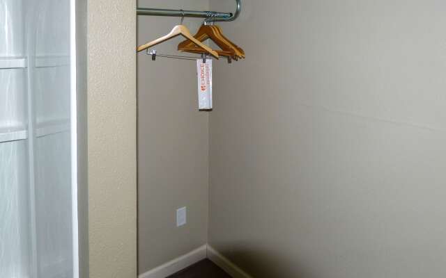 Rodeway Inn & Suites Ontario