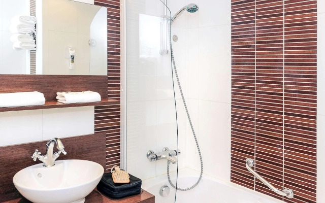 Mercure Omaha Beach Hotel