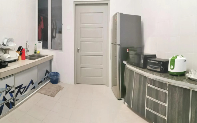 Coco HomeStay 旅人の家@The Venus Sitiawan Perak - photo 4