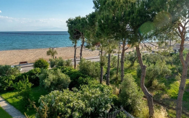 Dimi Seafront Partment by Rentals Pro