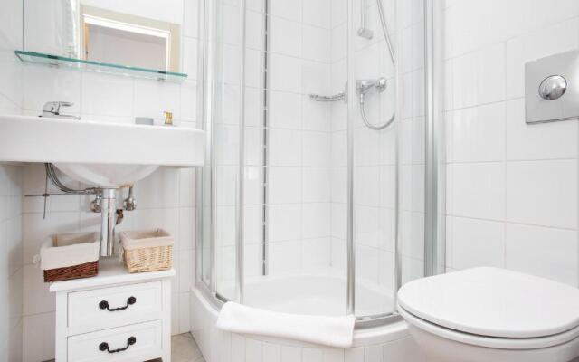 Apartments Warsaw Warecka by Renters