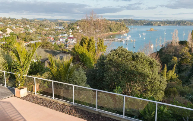 Russell View Apartments