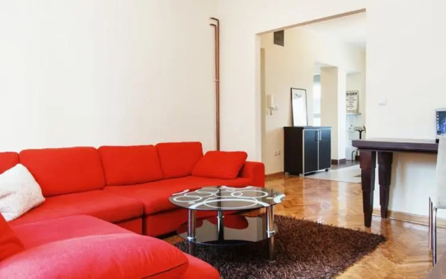 Botanical Garden Apartment