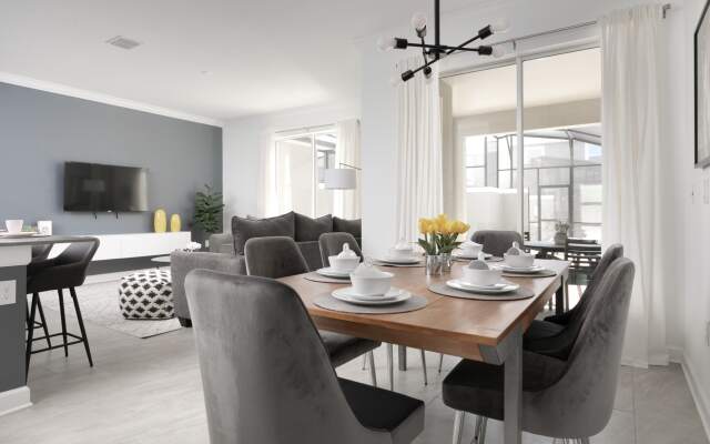 Chic townhouse with private pool near Disney