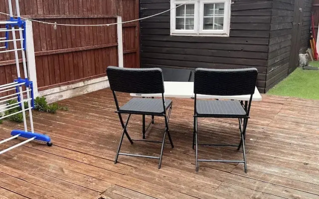 Cozy Basildon Retreat With 3 Bedrooms Free Parking