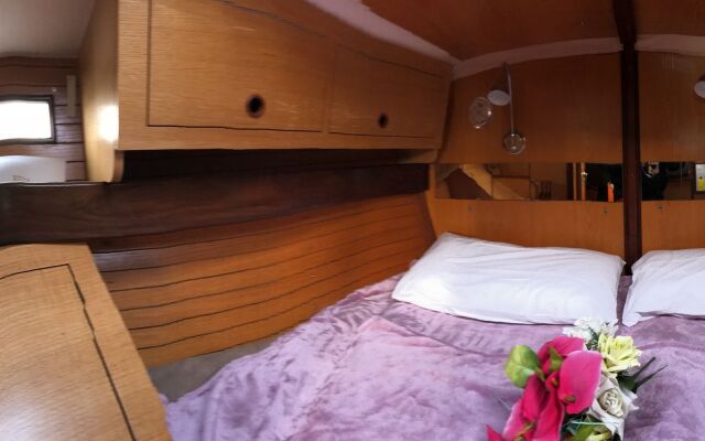 Bed & Boat Pinta 6