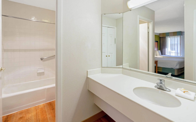 Travelodge by Wyndham Phoenix North