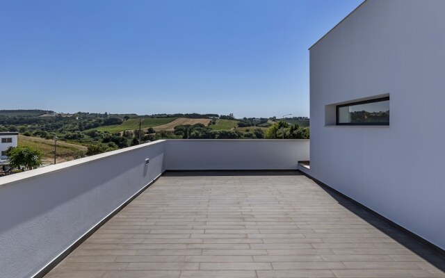 Captivating 4-bed House in Cadaval District-lisbon