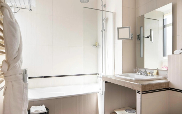 Hôtel Bradford Elysées – Astotel