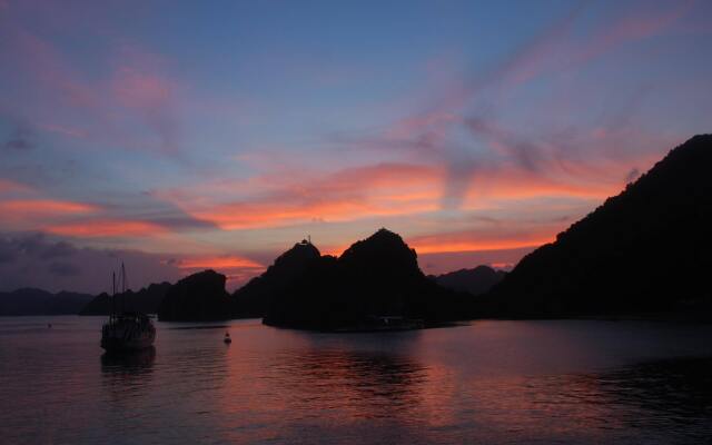 Halong Dragon Cruise