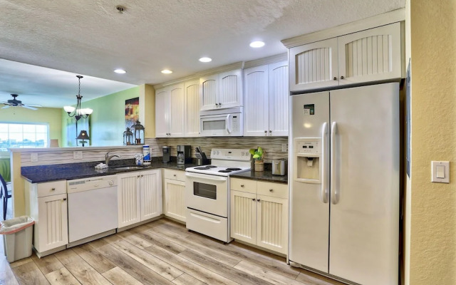 Harbourside 7716- Splash On The Rocks