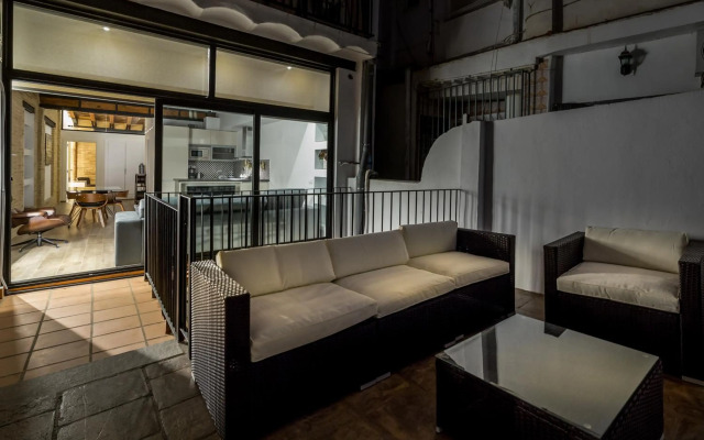 CENTER-Luxurious 1BR, 1BA-Terrace, WI-FI, A/C