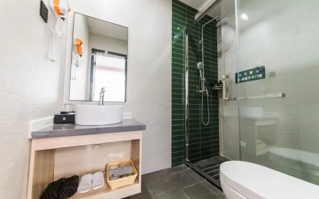 GreenTree Inn Express Neijiang Zizhong County China Railway City Center