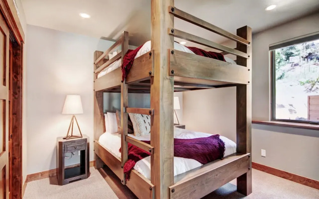 Slope View  3 Bedroom Townhouse by RedAwning