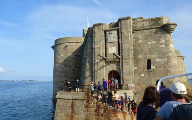 Charming Holiday Home Near the Beach, Locquirec