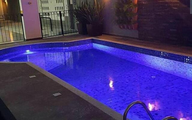 VAR-205B Departamento amplio en condomínio cerrado con piscina