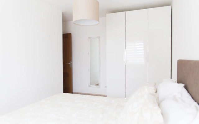 Lovely&Sunny Apartament Near Poris Beach