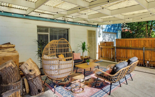 Updated Tacoma Home w/ Fire Pit!